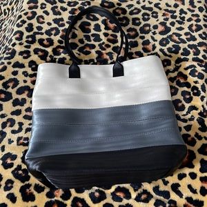 Harvey’s Seatbelt Bag